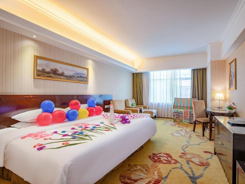 Vienna Hotel Baoan Liutang Xin'an  Zewnętrze zdjęcie
